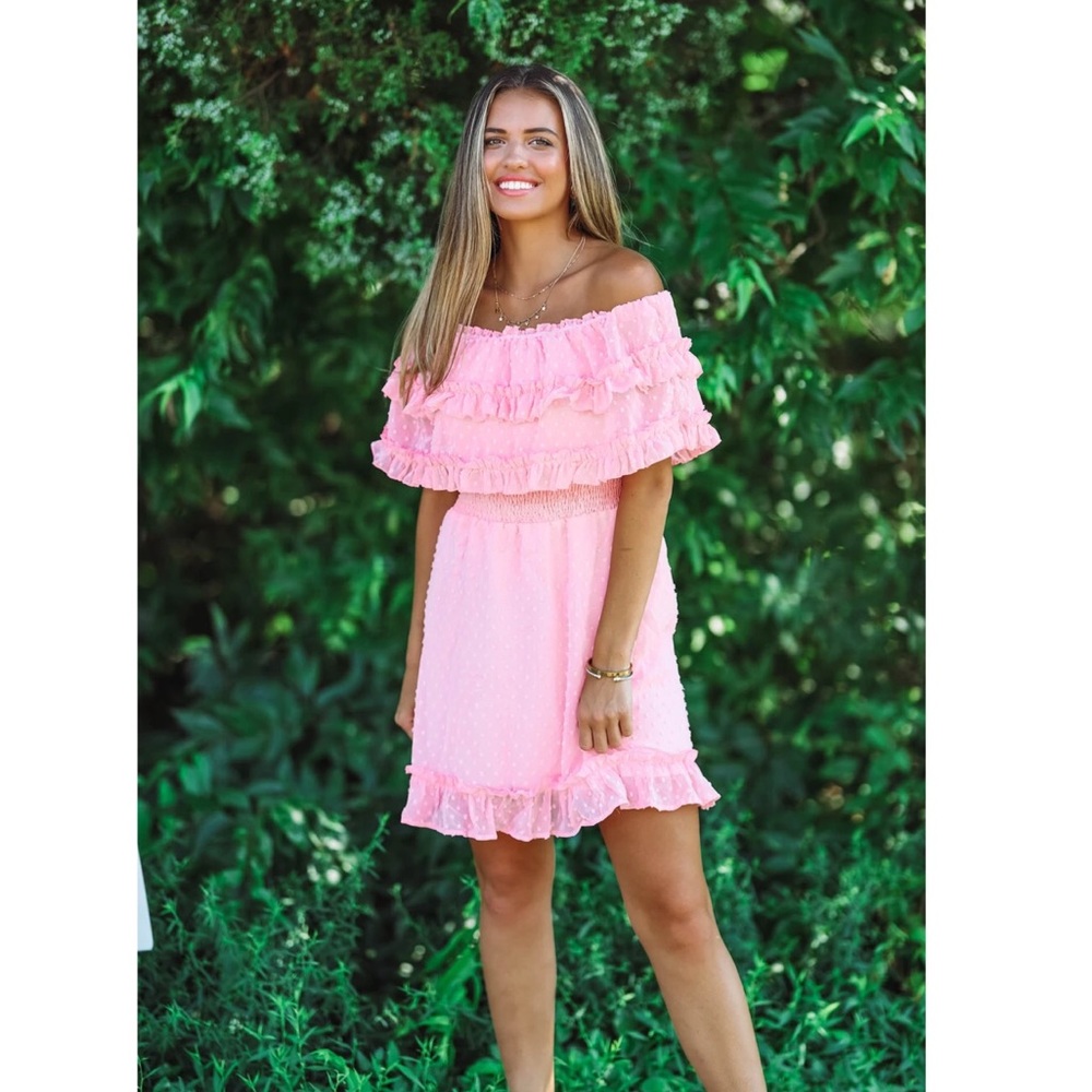 🩷 Ruffled pink dress